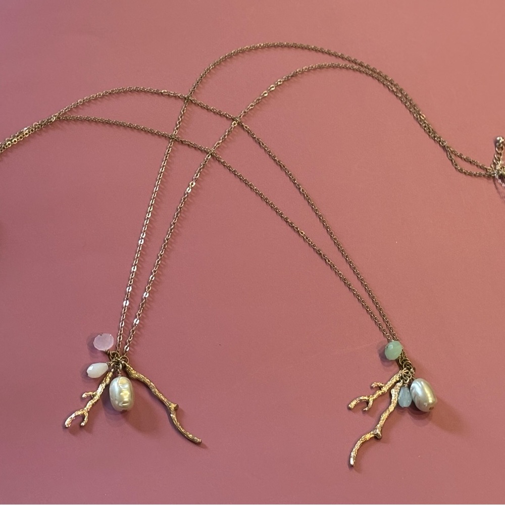 Elegant Gold and Pearl Necklace